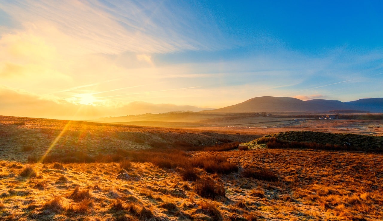 An image of the sun rising over Pen Y Ghent