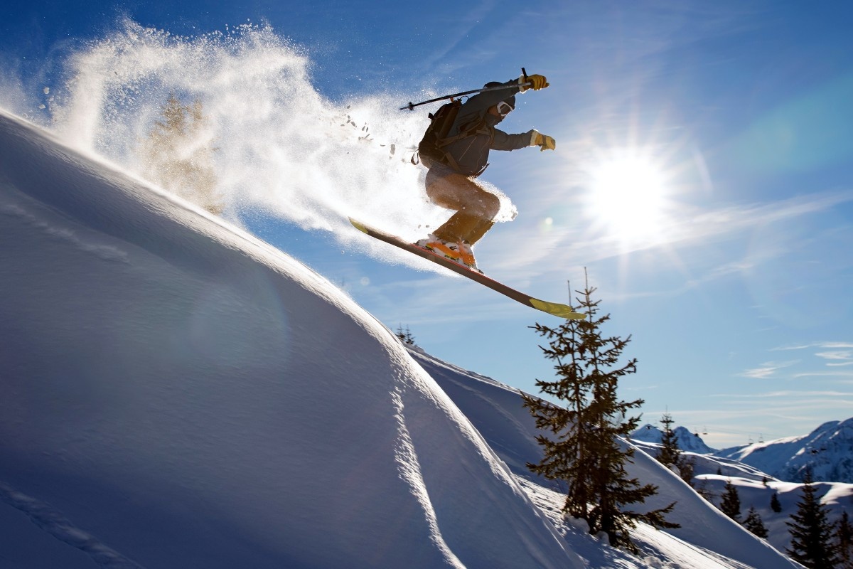 A person freeriding on Alpe d'Heuz ski resort