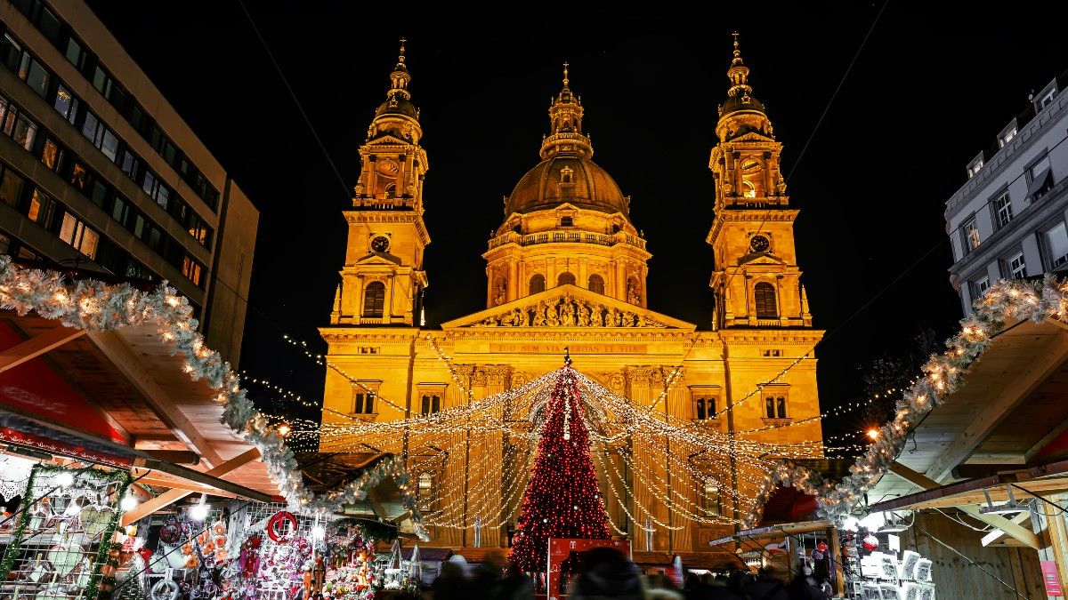 The Christmas markets at the Basilica in Hungary 