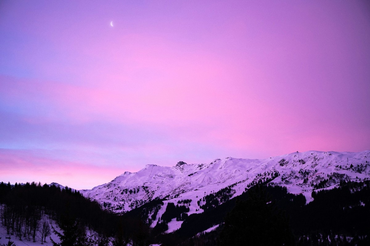 A purple sky over Méribel Ski Resort