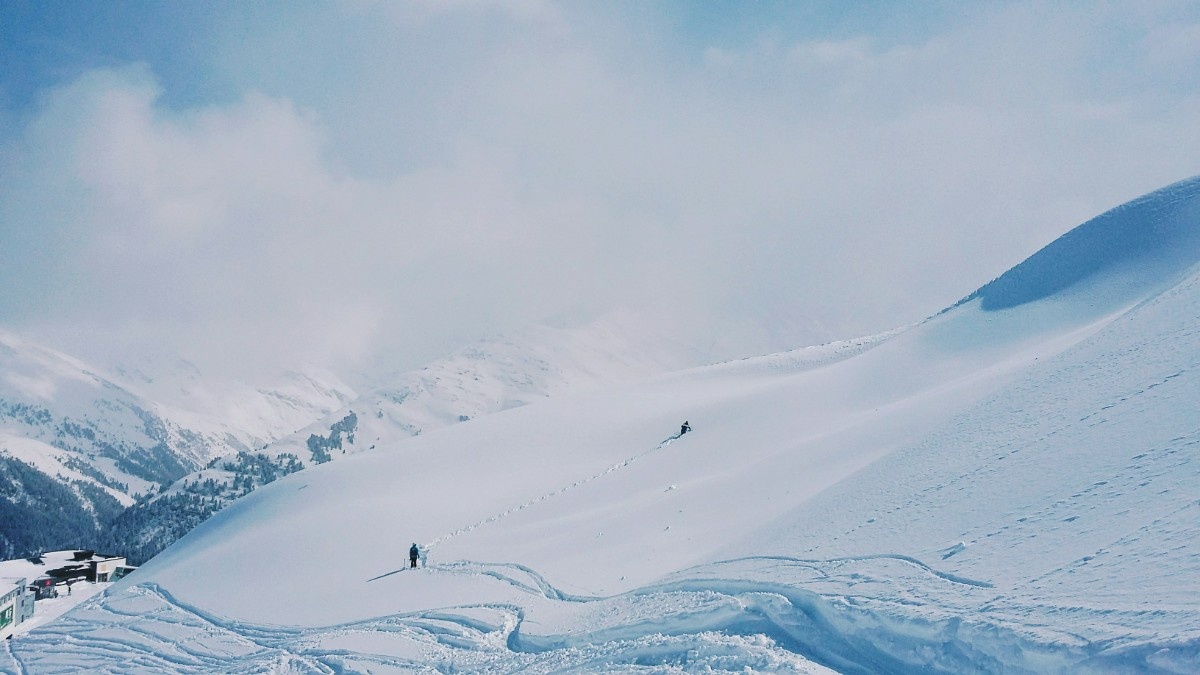 People snowboarding in St Anton